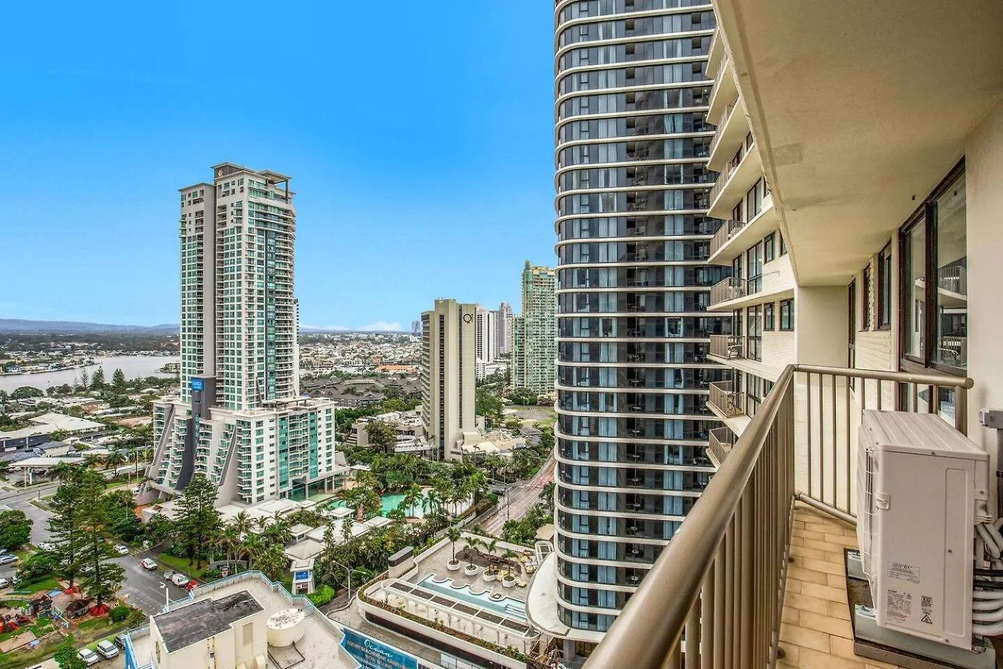 Sky High Beachside Balcony Panorama At Surfers ゴールドコースト
