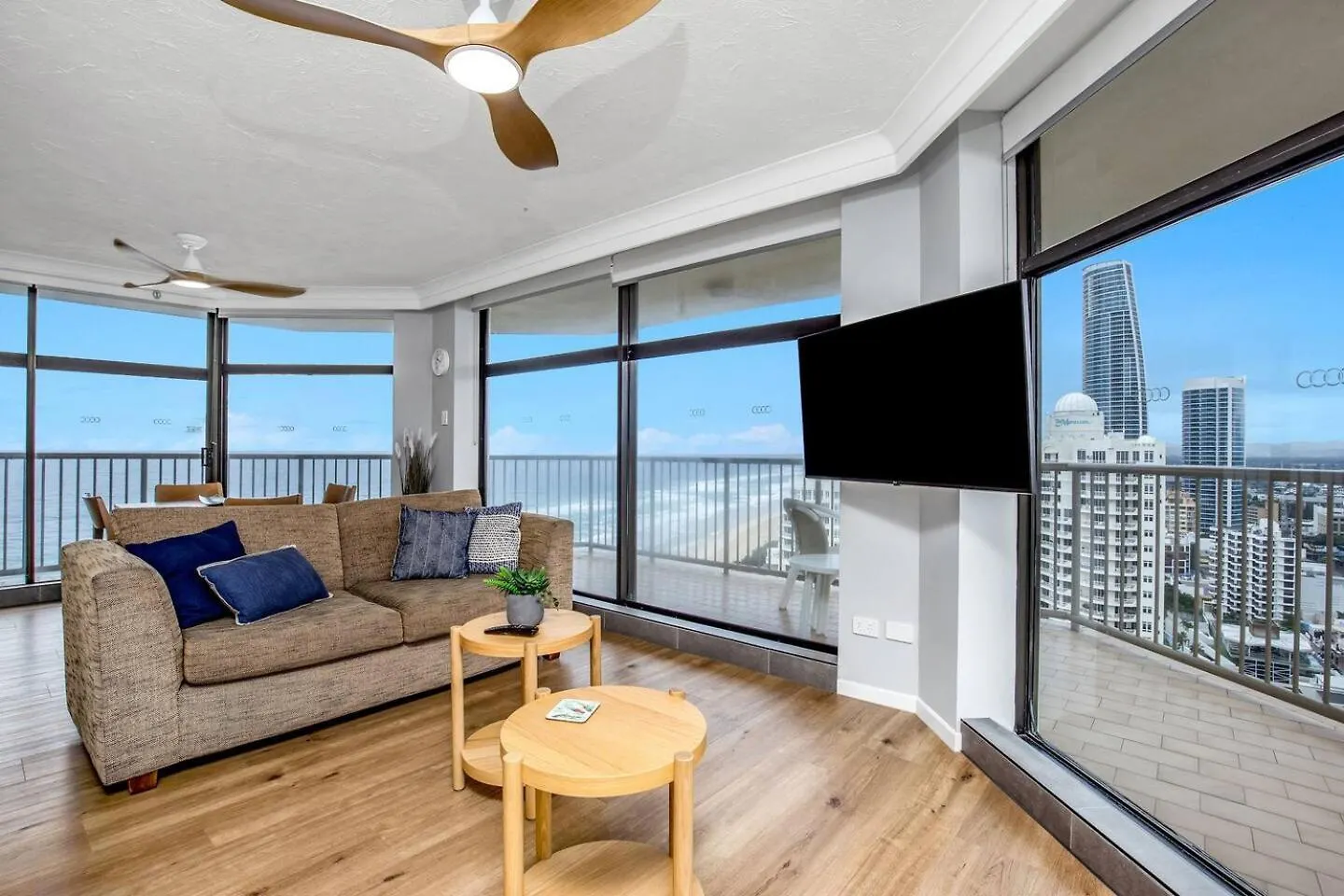 アパート Sky High Beachside Balcony Panorama At Surfers ゴールドコースト